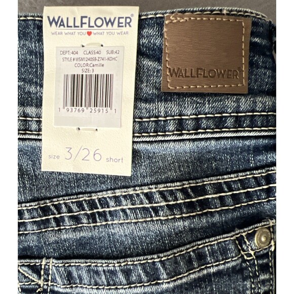 Wallflower Short Luscious Curvy Fit Bootcut Jeans Women’s Size 3/26 Camile NWT - Picture 3 of 16